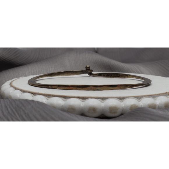 James Avery Sterling Silver Hammered Hook On Bangle Bracelet 6.55G /7in - Picture 2 of 4